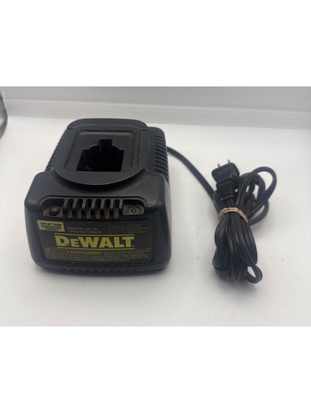 DeWalt DW9116 9.6V-18V 1-Hour NiCd Battery Charger